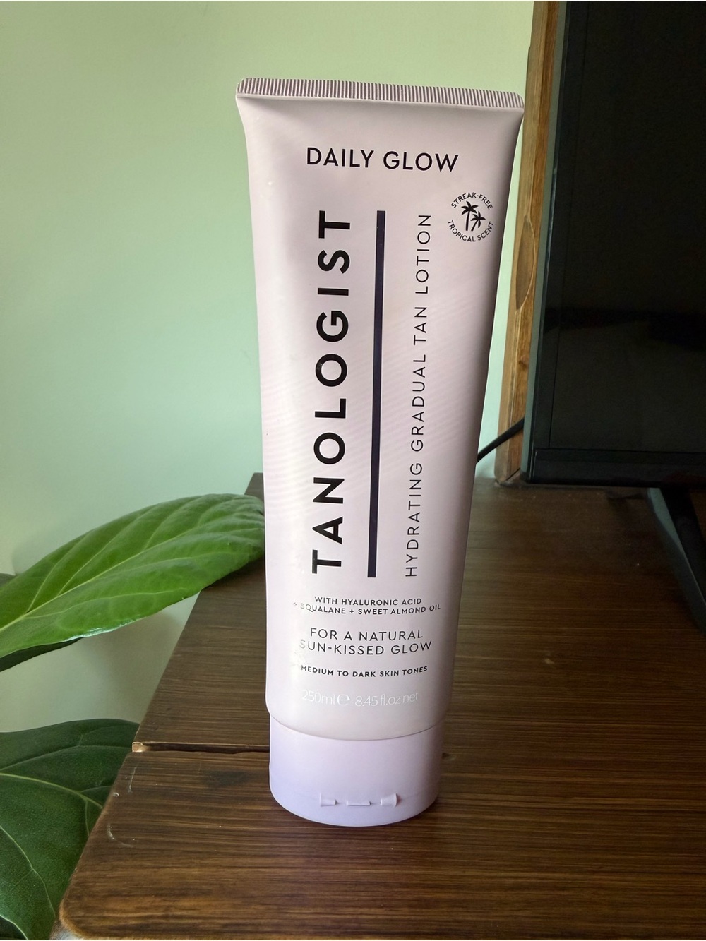 Tanologist Daily Glow Hydrating Gradual Tan Lotion